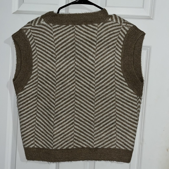 NWT Sweater Vest - Picture 2 of 4